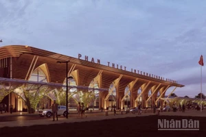 Công ty Trách nhiệm hữu hạn Cảng Hàng không Mặt Trời Phan Thiết (thuộc Tập đoàn Sun Group) được lựa chọn là nhà đầu tư xây dựng Cảng hàng không dân dụng Phan Thiết, với tổng vốn đầu tư hơn 3.800 tỷ đồng.