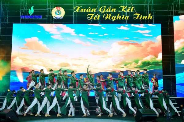 Một tiết mục văn nghệ trong chương trình "Xuân gắn kết-Tết nghĩa tình".