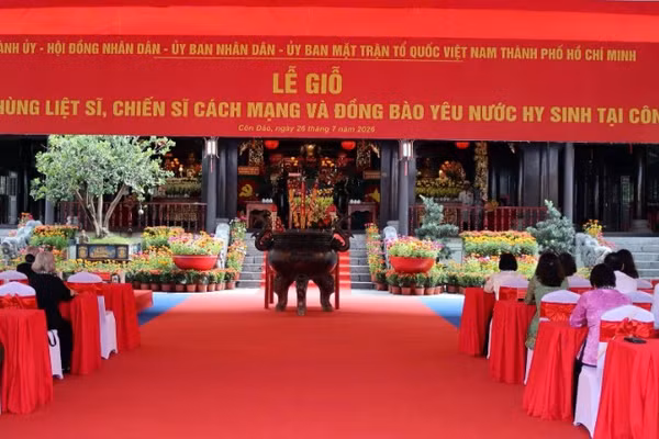 Quang cảnh lễ giỗ các Anh hùng liệt sĩ, chiến sĩ cách mạng và đồng bào yêu nước hy sinh tại Côn Đảo, được tổ chức sáng 26/7.