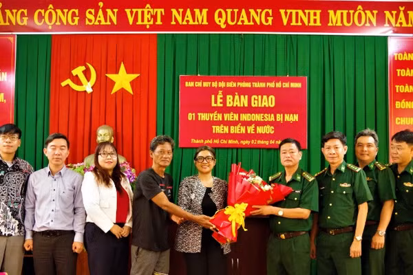 Quang cảnh lễ bàn giao. 