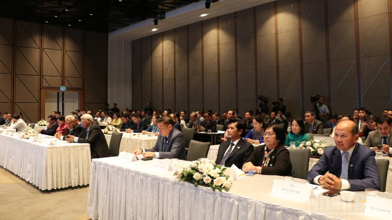 Đại hội có sự tham dự của hơn 100 đại biểu từ 63 doanh nghiệp hội viên VCBA cùng đại diện nhiều bộ, ngành, đơn vị của Campuchia. (Ảnh: HUY VŨ) ndo_br_img-5289-354.jpg
