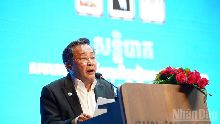 Chủ tịch Hiệp hội Doanh nghiệp Việt Nam-Campuchia Leng Rithy chia sẻ ý kiến tại Đại hội. (Ảnh: ĐINH TRƯỜNG) ndo_br_dsc02688-2302.jpg