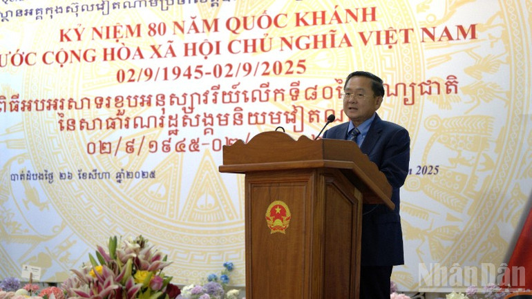 Tỉnh trưởng Battambang Sok Lou đánh giá cao quan hệ gắn bó và hợp tác toàn diện Việt Nam-Campuchia. (Ảnh: ĐINH TRƯỜNG) ndo_br_dsc01638-5629.jpg