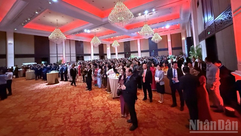 Buổi lễ thu hút hơn 600 khách mời tham gia. (Ảnh: HUY VŨ) ndo_br_photo-2025-08-21-21-56-57-4322.jpg