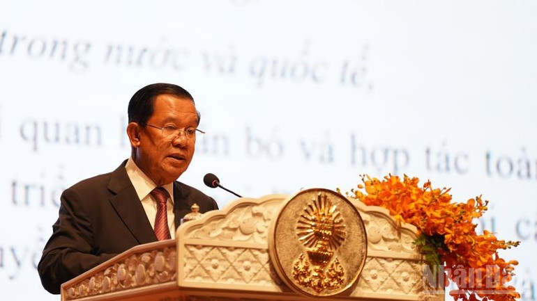 Chủ tịch Samdech Techo Hun Sen khẳng định, Campuchia luôn coi trọng mối quan hệ gắn bó và hợp tác với Việt Nam. (Ảnh: ĐINH TRƯỜNG) ndo_br_dsc01383.jpg