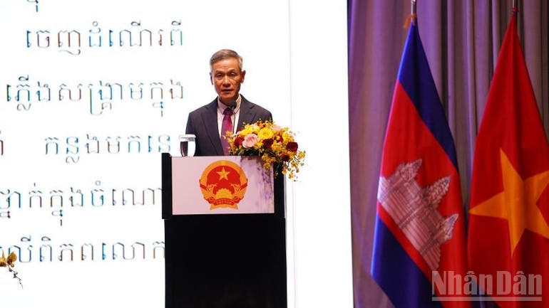 Đại sứ Việt Nam tại Campuchia Nguyễn Minh Vũ phát biểu chào mừng tại sự kiện. (Ảnh: HUY VŨ) ndo_br_dsc01314.jpg