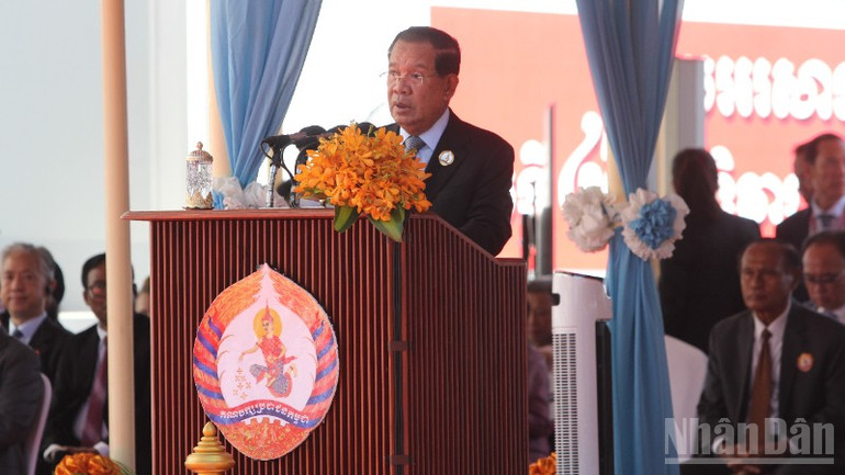 Chủ tịch CPP Hun Sen phát biểu ý kiến tại lễ kỷ niệm. Chủ tịch CPP Hun Sen phát biểu ý kiến tại lễ kỷ niệm.