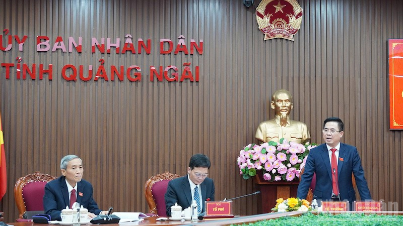 Đồng chí Nguyễn Hoàng Giang, Phó Bí thư Tỉnh ủy, Chủ tịch Ủy ban nhân dân tỉnh Quảng Ngãi chủ trì thảo luận.