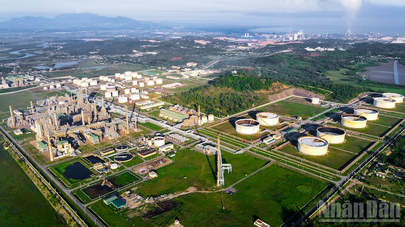 Tỉnh Quảng Ngãi tăng trưởng kinh tế đạt mức 2 con số và dẫn đầu khu vực miền trung-Tây Nguyên.