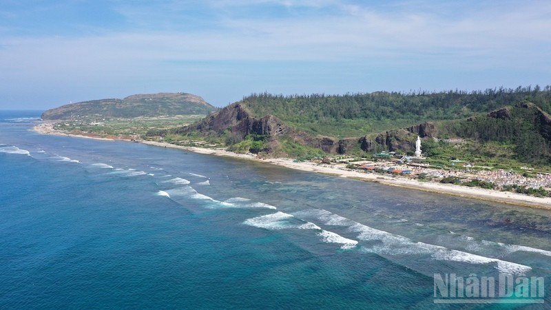 Đảo Lý Sơn có đường bờ biển 25km.
