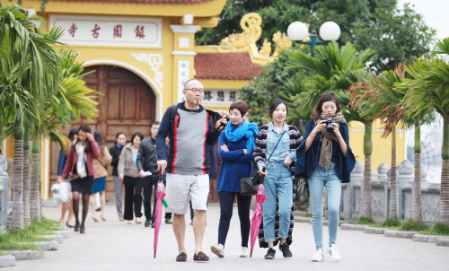 Chinesische Touristen besuchen Hanoi. (Foto: Internet) khach-du-lich-trung-quoc-tham-quan-ha-noi.jpg