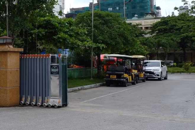 Xe điện chờ khách tại khu du lịch biển Sầm Sơn, tỉnh Thanh Hóa.