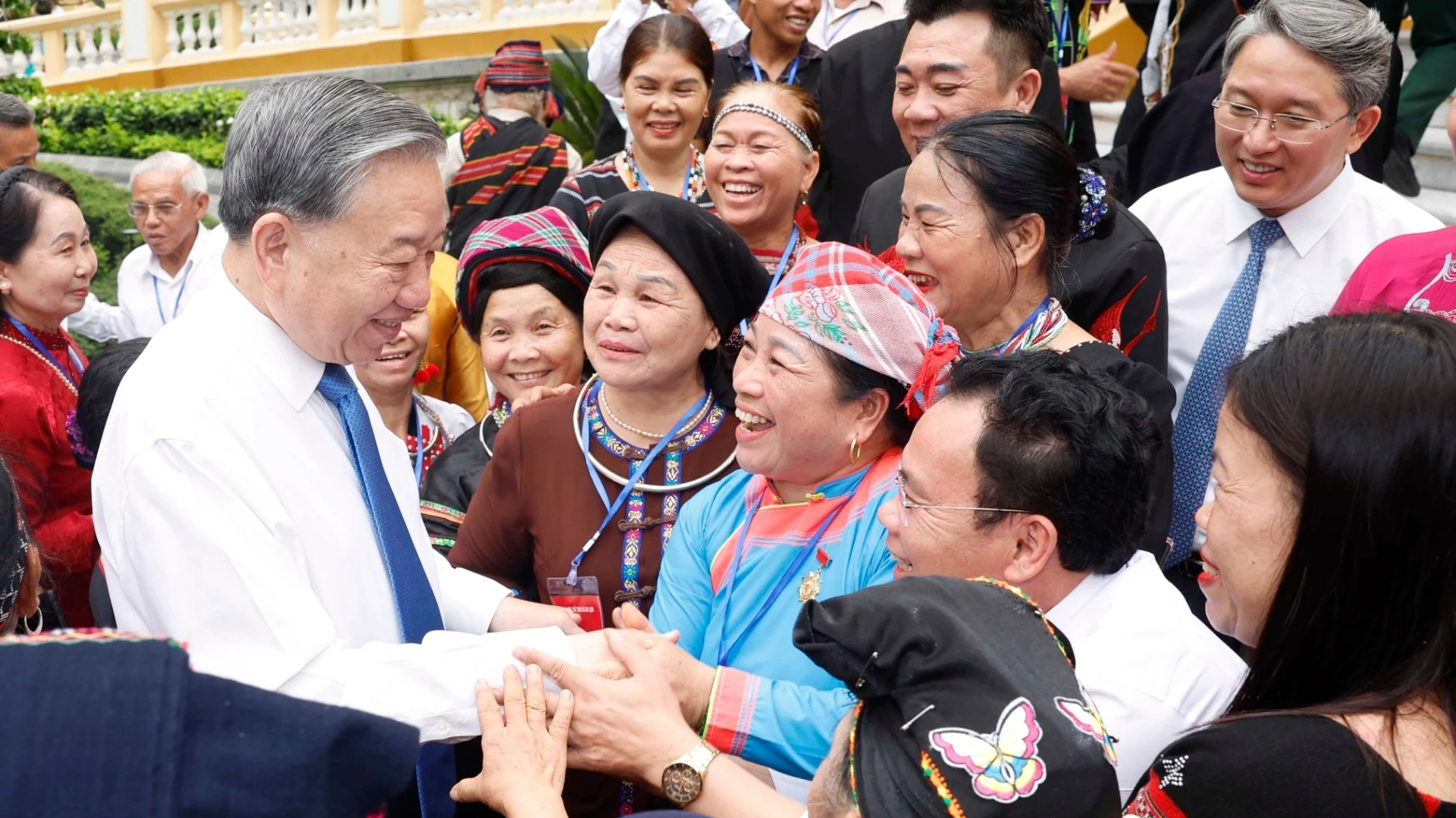 Tổng Bí thư Tô Lâm gặp gỡ các già làng, trưởng bản, nghệ nhân để gìn giữ mạch nguồn văn hóa dân tộc