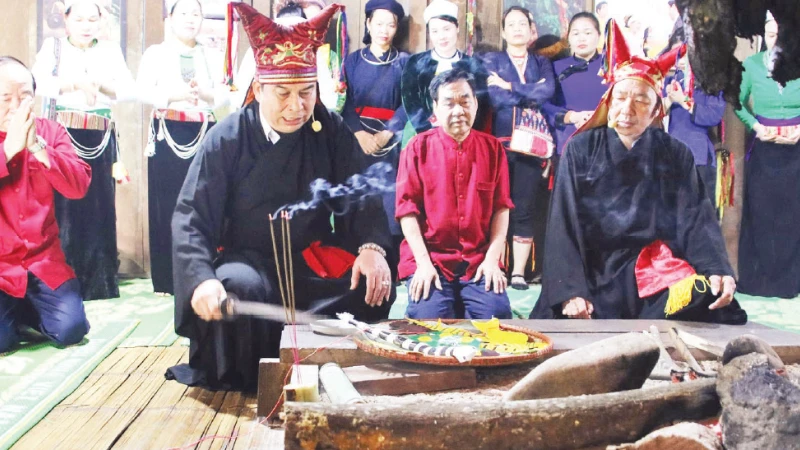 Không gian Tết ấm áp tại Làng Văn hóa: Nơi bản sắc dân tộc được trao truyền