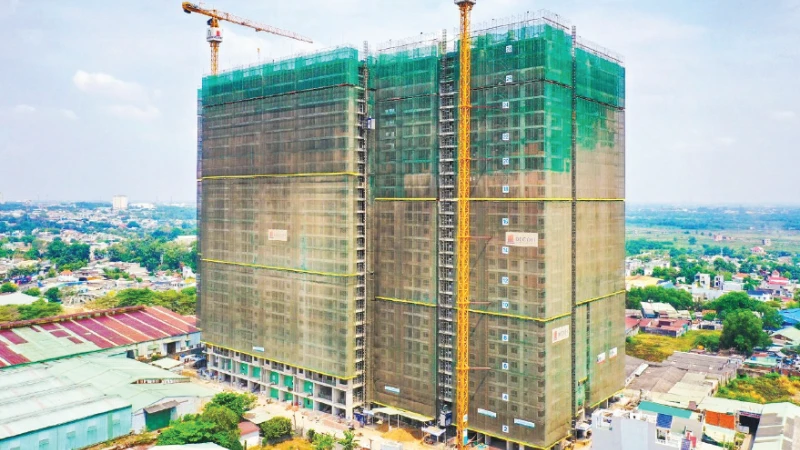 Doanh nghiệp bất động sản đối mặt khủng hoảng vốn vì lãi suất tăng và kiểm soát tín dụng