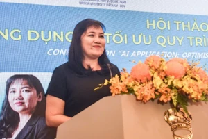 Bà Cao Thị Phi Vân, Phó Giám đốc Trung tâm Xúc tiến Thương mại và Đầu tư Thành phố Hồ Chí Minh, phát biểu tại hội thảo.