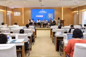 Các chuyên gia, nhà khoa học thảo luận tại hội thảo.