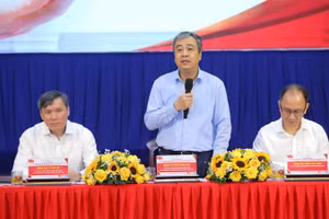 Đồng chí Ngô Đông Hải, Phó Trưởng ban Tuyên giáo và Dân vận Trung ương, cùng các đồng chí chủ trì hội thảo.