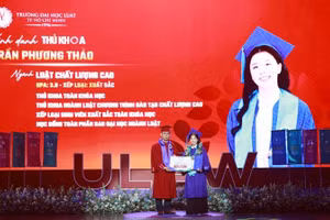 Trường đại học Luật Thành phố Hồ Chí Minh vinh danh tân khoa. (Ảnh: ULAW)