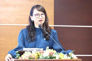 Giáo sư, Tiến sĩ Nguyễn Thị Thanh Mai, Giám đốc Đại học Quốc gia Thành phố Hồ Chí Minh phát biểu tại buổi gặp mặt.