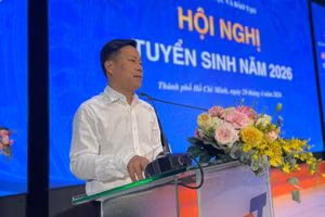 Thứ trưởng Giáo dục và Đào tạo Lê Quân phát biểu tại hội nghị.