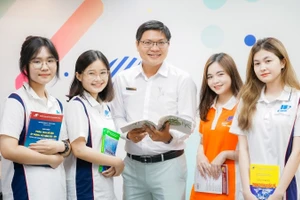Sinh viên Trường đại học Mở Thành phố Hồ Chí Minh trao đổi học tập