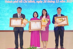 Các tập thể, cá nhân vinh dự nhận Huân chương Lao động do Chủ tịch nước trao tặng.