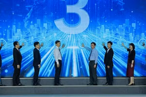 Nghi thức khởi động cuộc thi.