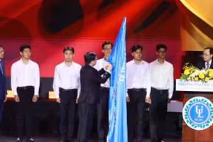 Trường đại học Luật Thành phố Hồ Chí Minh vinh dự đón nhận Huân chương Lao động hạng Nhì do Chủ tịch nước trao tặng.