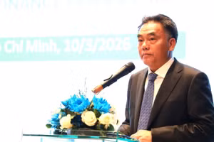 Ông Nguyễn Lộc Hà, Phó Chủ tịch Thường trực Ủy ban nhân dân Thành phố Hồ Chí Minh phát biểu tại diễn đàn.