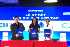 Trường Tài năng UEH.ISB ký kết biên bản hợp tác với các đơn vị triển khai chương trình Externship Talent Accelerator.