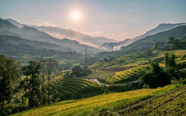 Sa Pa nổi tiếng với những thửa ruộng bậc thang tuyệt đẹp và các bản làng dân tộc đậm nét văn hóa đặc trưng. (Ảnh: Unsplash-Denis Sobnako)