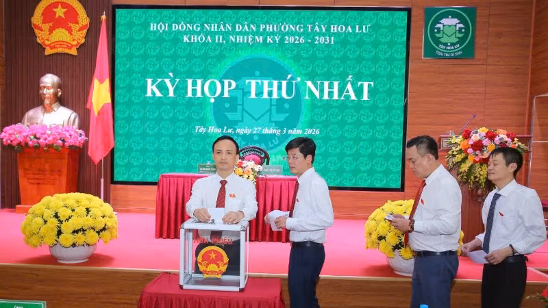 Các đại biểu bỏ phiếu bầu chức danh chủ chốt Hội đồng nhân dân, Ủy ban nhân dân phường, nhiệm kỳ 2026-2031. 