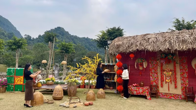 Không gian trải nghiệm Tết cổ truyền tại Khu du lịch sinh thái Thung Nham, Ninh Bình.