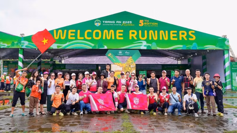 Ngay trước thềm khai mạc, hàng nghìn vận động viên đã tập trung từ sớm để đăng ký và nhận bib thi đấu.