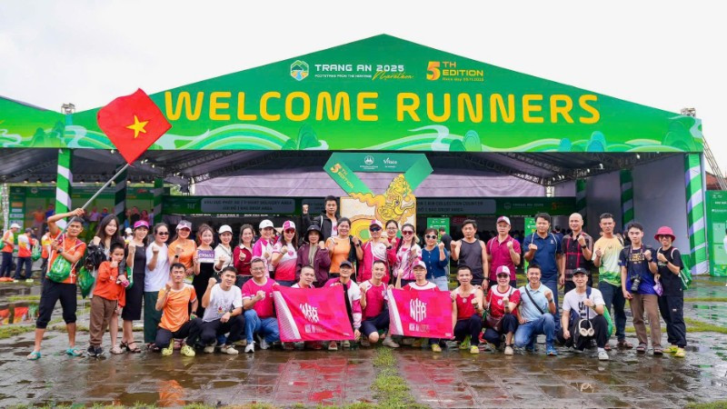 Ngay trước thềm khai mạc, hàng nghìn vận động viên đã tập trung từ sớm để đăng ký và nhận bib thi đấu.