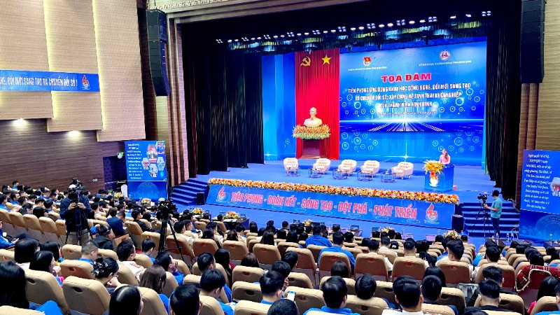 Quang cảnh tọa đàm.