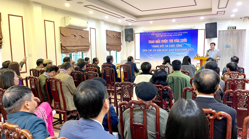 Quang cảnh lễ tổng kết, trao giải Cuộc thi văn xuôi “Trang viết và cuộc sống”.