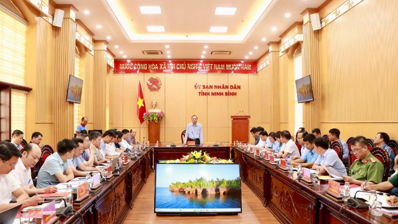 Quang cảnh buổi làm việc.