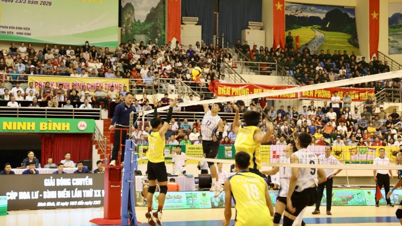 Trận đấu giữa đội bóng nam Biên Phòng-MB và LPBank Ninh Bình.