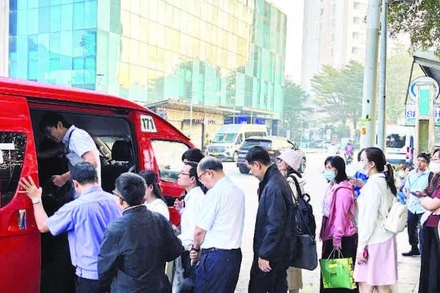 Tuyến buýt 171 (Thành phố Hồ Chí Minh-Bình Dương cũ) phục vụ rộng rãi người dân từ đầu tháng 11 thu hút đông hành khách.