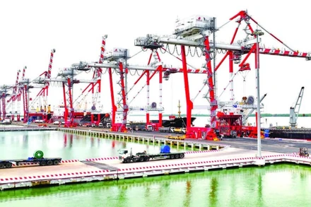 Hàng hóa nhập khẩu qua Cảng quốc tế Long An càng lúc càng tăng.