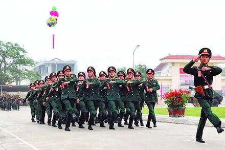 Các lực lượng vũ trang tỉnh Nghệ An trong lễ ra quân. (Ảnh TRUNG HIẾU)