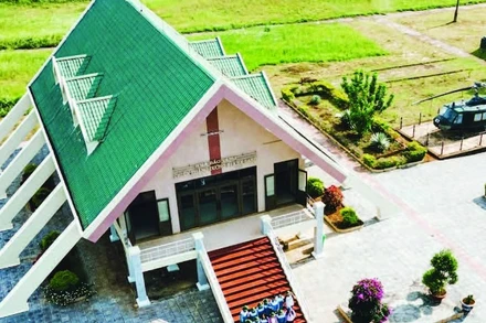 Nhà bảo tàng Đường 9-Khe Sanh, nơi trưng bày những hình ảnh, vũ khí của quân giải phóng, lính Mỹ và lính quân đội chế độ cũ.