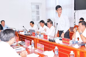 Đại diện Sở Tư pháp tỉnh Cà Mau trực tiếp trả lời những khiếu nại của người dân tại buổi tiếp công dân.