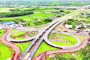 Mạng lưới hạ tầng giao thông đồng bộ, hiện đại được kỳ vọng sẽ tạo sức bật mạnh mẽ cho kinh tế Đồng Nai tăng trưởng 2 con số thời gian tới.