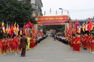 Lễ hội Xuân chùa Phật Quang Hòa Bình thu hút đông đảo người dân tham gia.