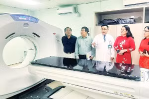Bệnh viện đa khoa Vĩnh Long đưa vào sử dụng hệ thống xạ trị bằng máy gia tốc tuyến tính điều trị ung thư.