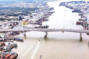 Một góc đô thị biển Sông Đốc hôm nay, là trung tâm kinh tế biển sôi động nhất vùng ven biển Cà Mau.