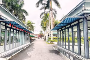 Đường sách Cao Lãnh thưa thớt khách, nhiều gian hàng không hoạt động.